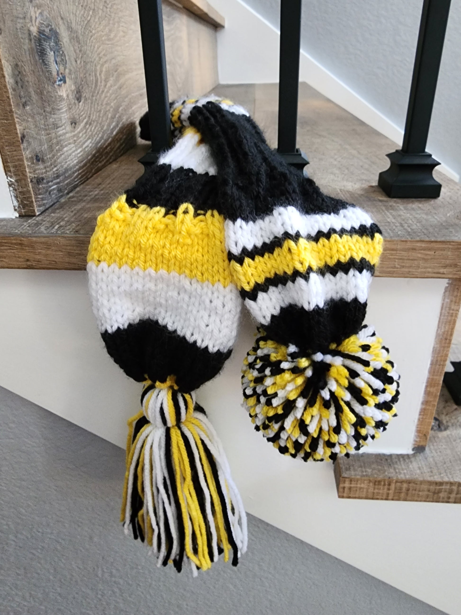 Two Golf Club Head Covers Retro-Vintage Black, Yellow & White with Tassels for Fairway Wood & Hybrid Covers - Austinknittylimits