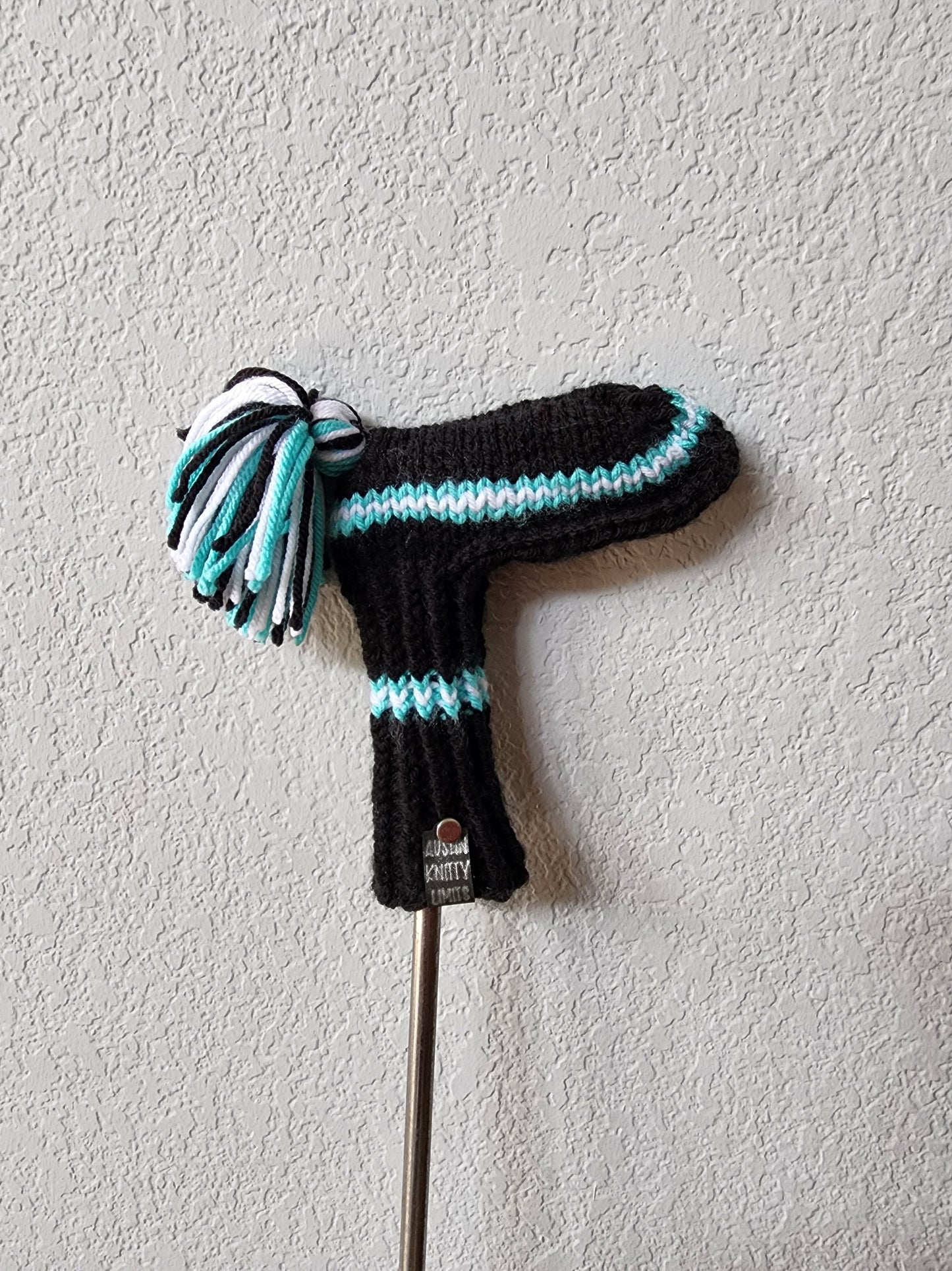 One Golf Club Head Cover Retro-Vintage Black, White & Aqua for Putter